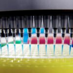 Sistema automatizado de pipeteo en laboratorio